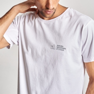 CAMISETA BIRDEN MOUNTAIN STUDIOS  BRANCO