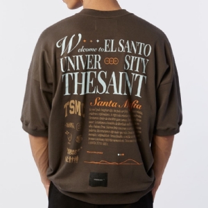 CAMISETA OVERSIZED THESAINT COLLEGE BOLSO marrom