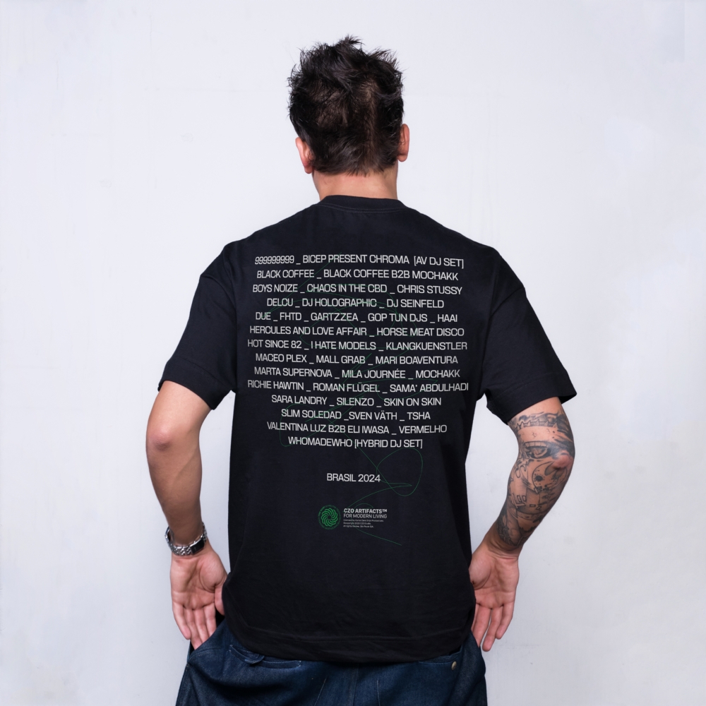 CAMISETA OVERSIZED TIME WARP X CZO ARTIFACTS  LINE UP  PRETO